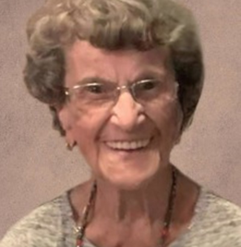 Mme Lucienne St-Gelais